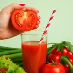 Tomatensaft: Der natürliche Kämpfer gegen Cholesterin, den fast jeder zu Hause hat